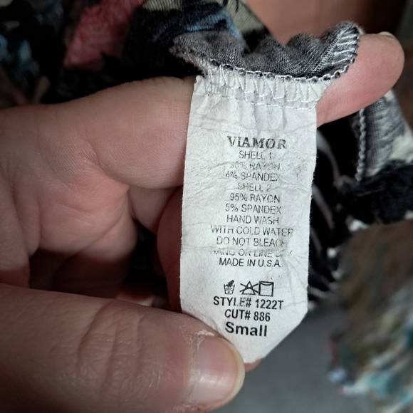 Black floral tank top size small - Picture 4 of 4